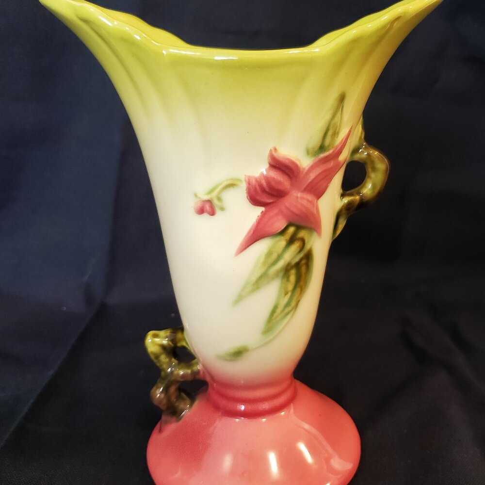 Vintage 1949 Hull Art Pottery Woodland Pattern Flared Opening Vase W8-7 1/2" USA